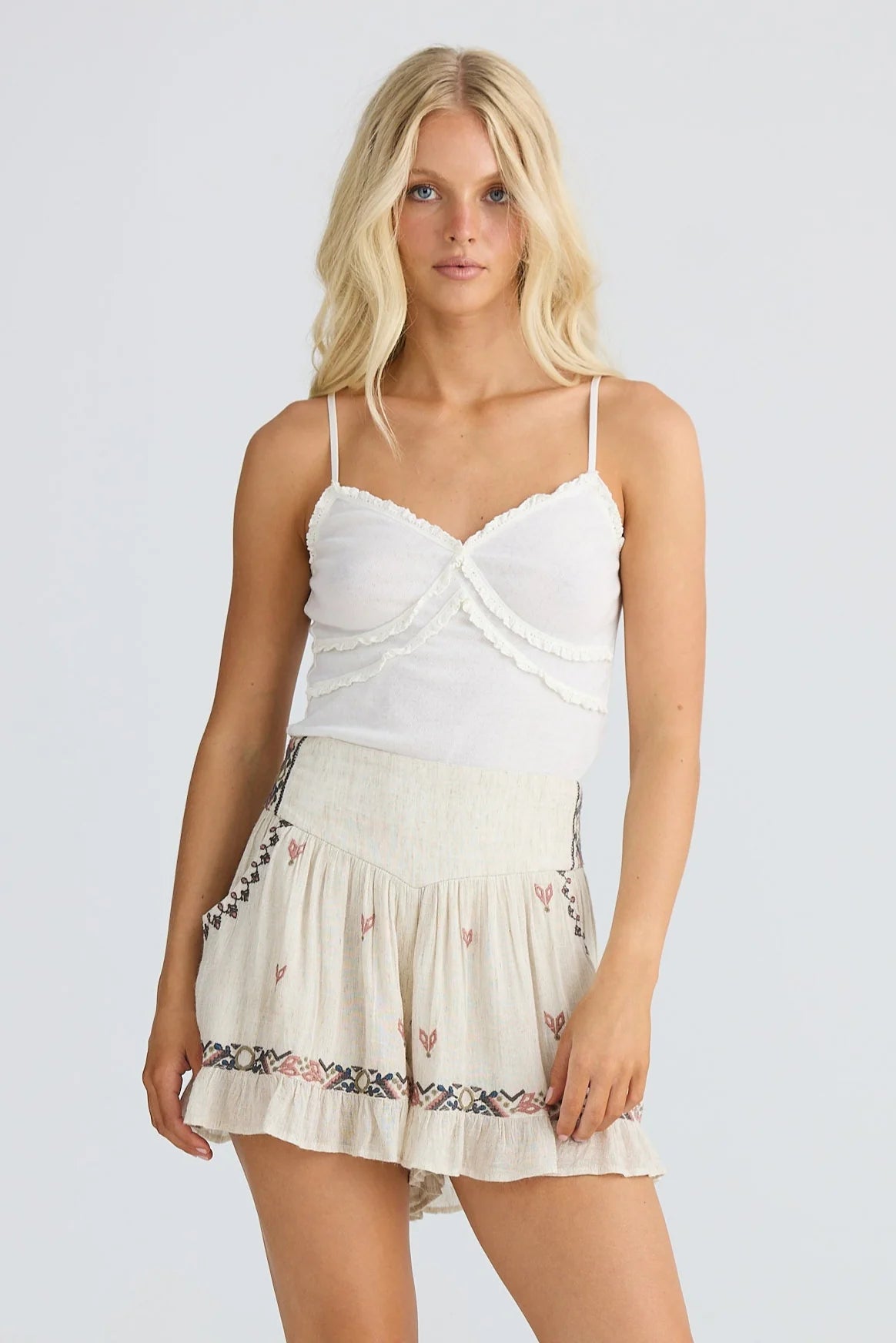 Ithika Short- Light Natural