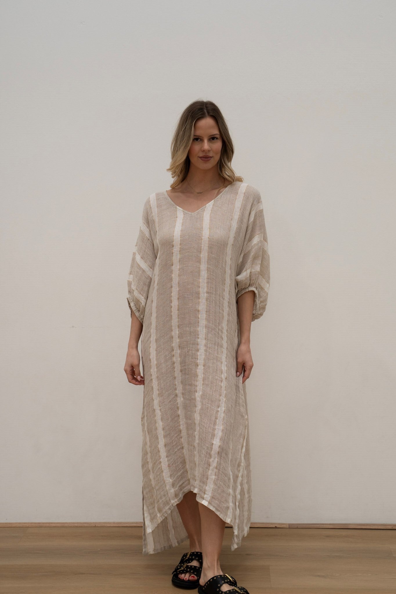 Rosa Elasticated Sleeves Kaftan - Natural White w Gold Strand